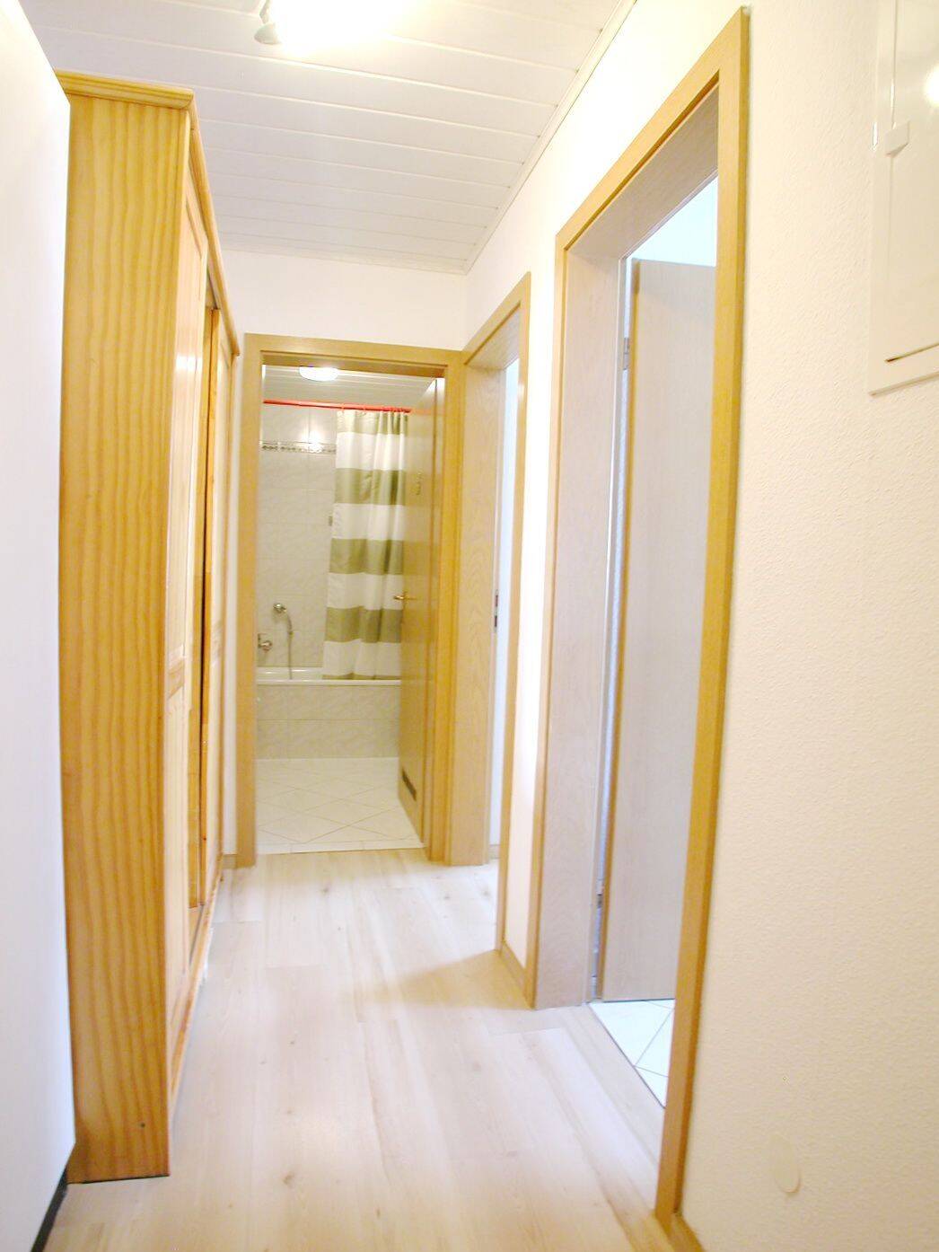FLATmix.de / Helles, möbliertes 1,5-Zi-Kü-Bad-Dachgeschoss-Appartment – Paderborn – Vorschaubild 6