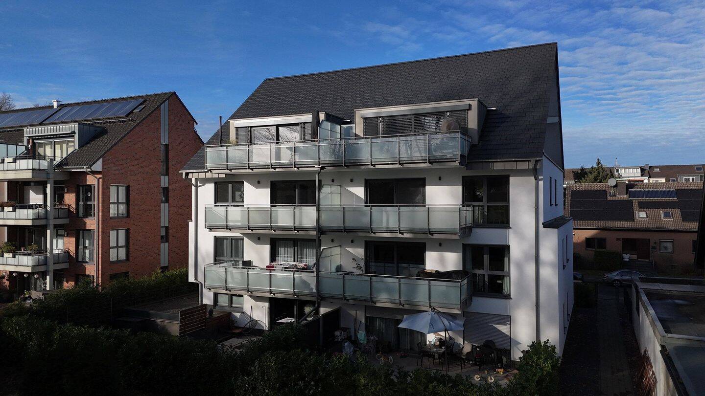 Bezugsfreie 3 Zimmerwohnung mit großer Süd-Terrasse und Garten – Düsseldorf – Vorschaubild 2
