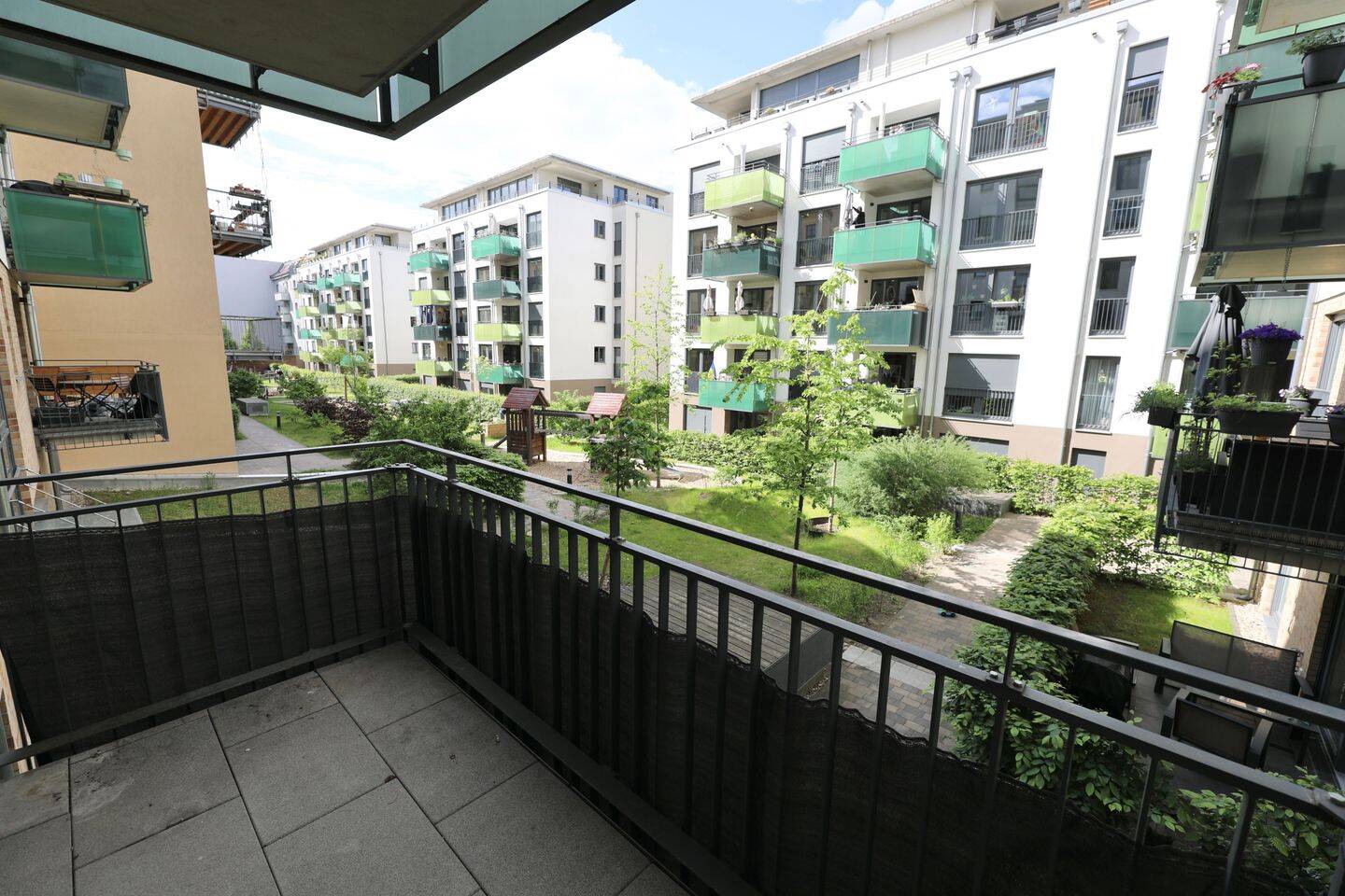 HOCHWERTIGE EINBAUKÜCHE, PARKETTBODEN & FUSSBODENHEIZUNG - 2 BALKONE - AUFZUG & TG-STELLPLATZ – Berlin – Vorschaubild 6