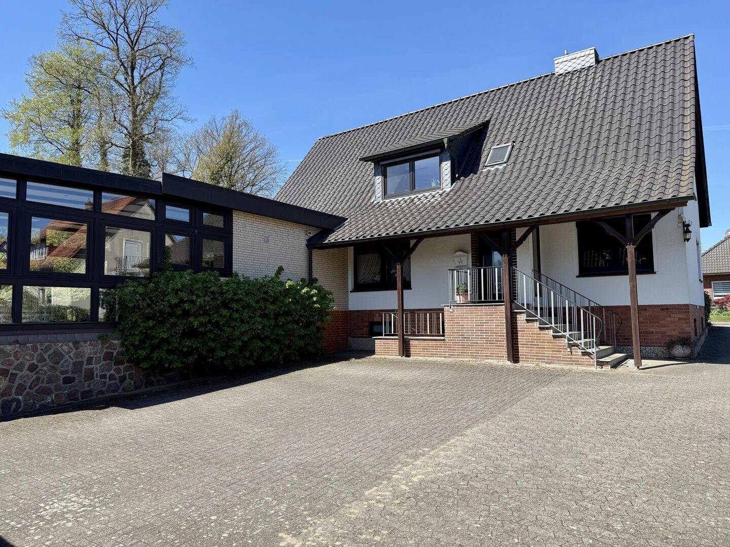Sehr gepflegtes Zweifamilienhaus mit 2 Garagen auf außergewöhnlich schönem und großem Grundstück in Randlage von Dorfmark – Bad Fallingbostel – Vorschaubild 4