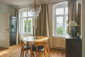 Stylish 2-room Altbau apartment by the river - maximum 2 YEARS LEASE – 12557 Berlin – Vorschaubild 2