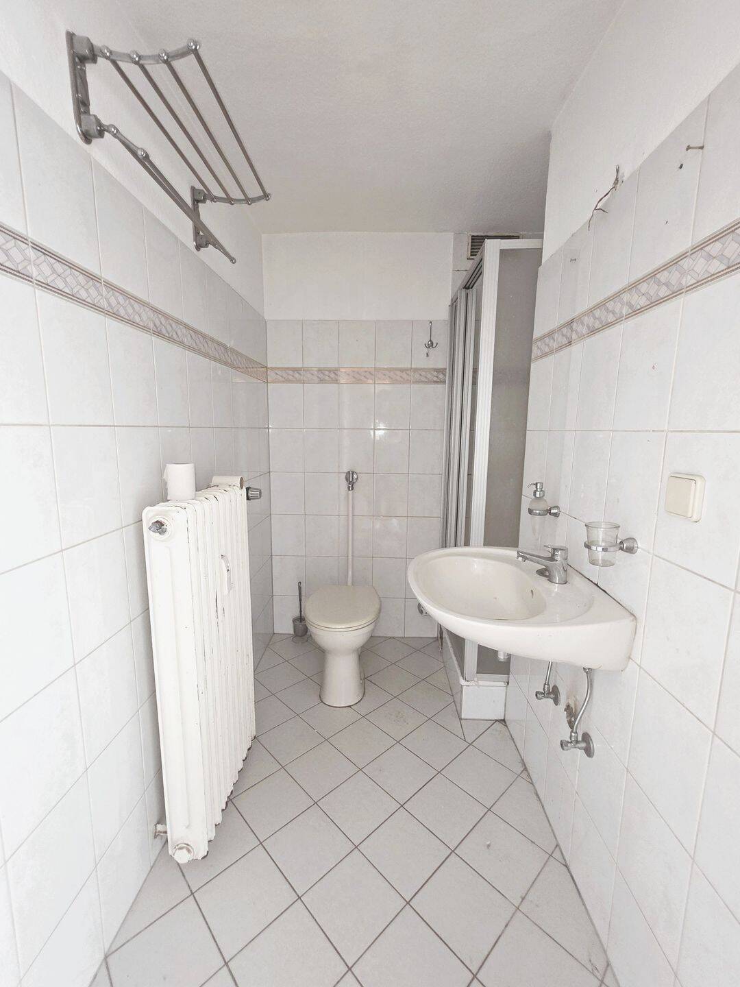 Sofort frei! 3-Zimmer-Dachgeschosswohnung mit Charme & Potenzial in gefragter Lage von Saarbrücken – Saarbrücken – Vorschaubild 9