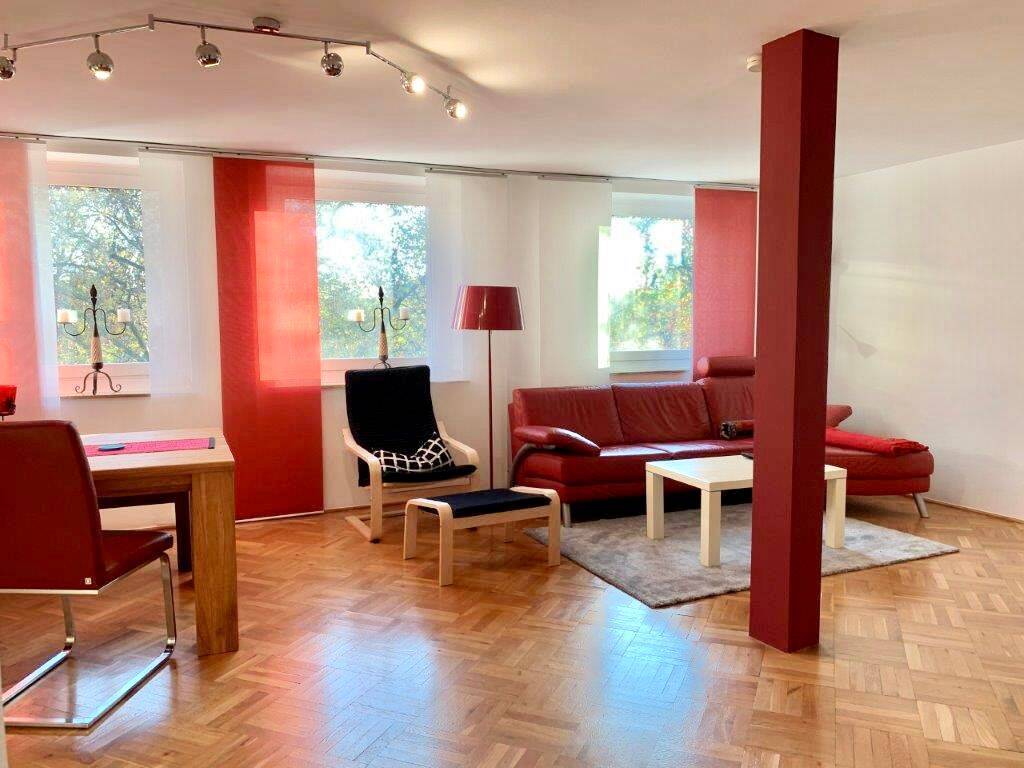 Komplett möblierte 2-Zimmer-Wohnung mit Balkon, EBK und Parkplatz in toller Lage in Derendorf