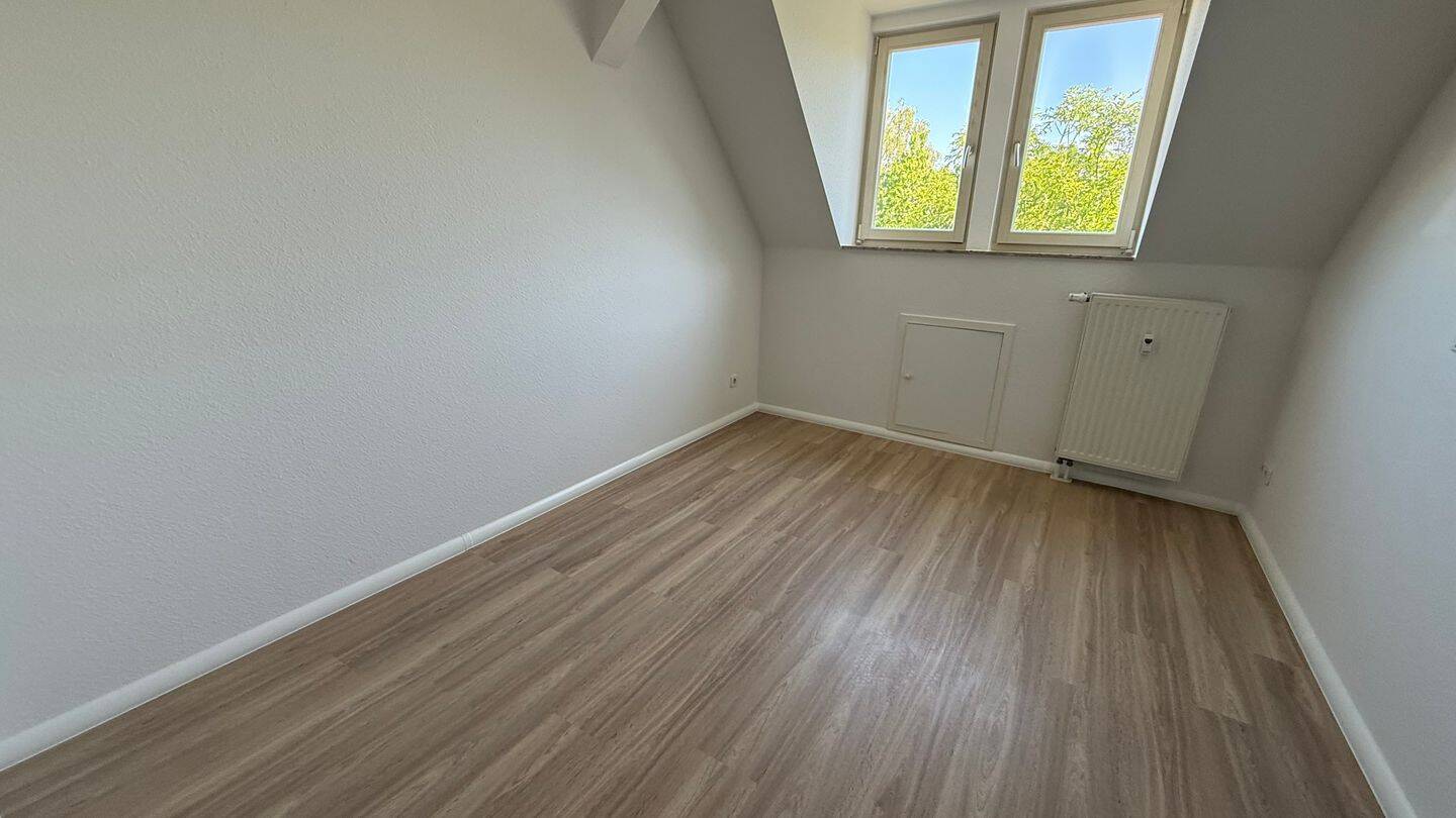 1. Monate kaltmietfrei ! Dachgeschoss - Balkon - Bad mit Wanne+Fenster !!