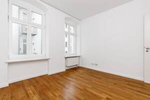 2,5 Zimmer Altbau mit Balkon - ideal für Singles & Paare – 10115 Berlin – Vorschaubild 4