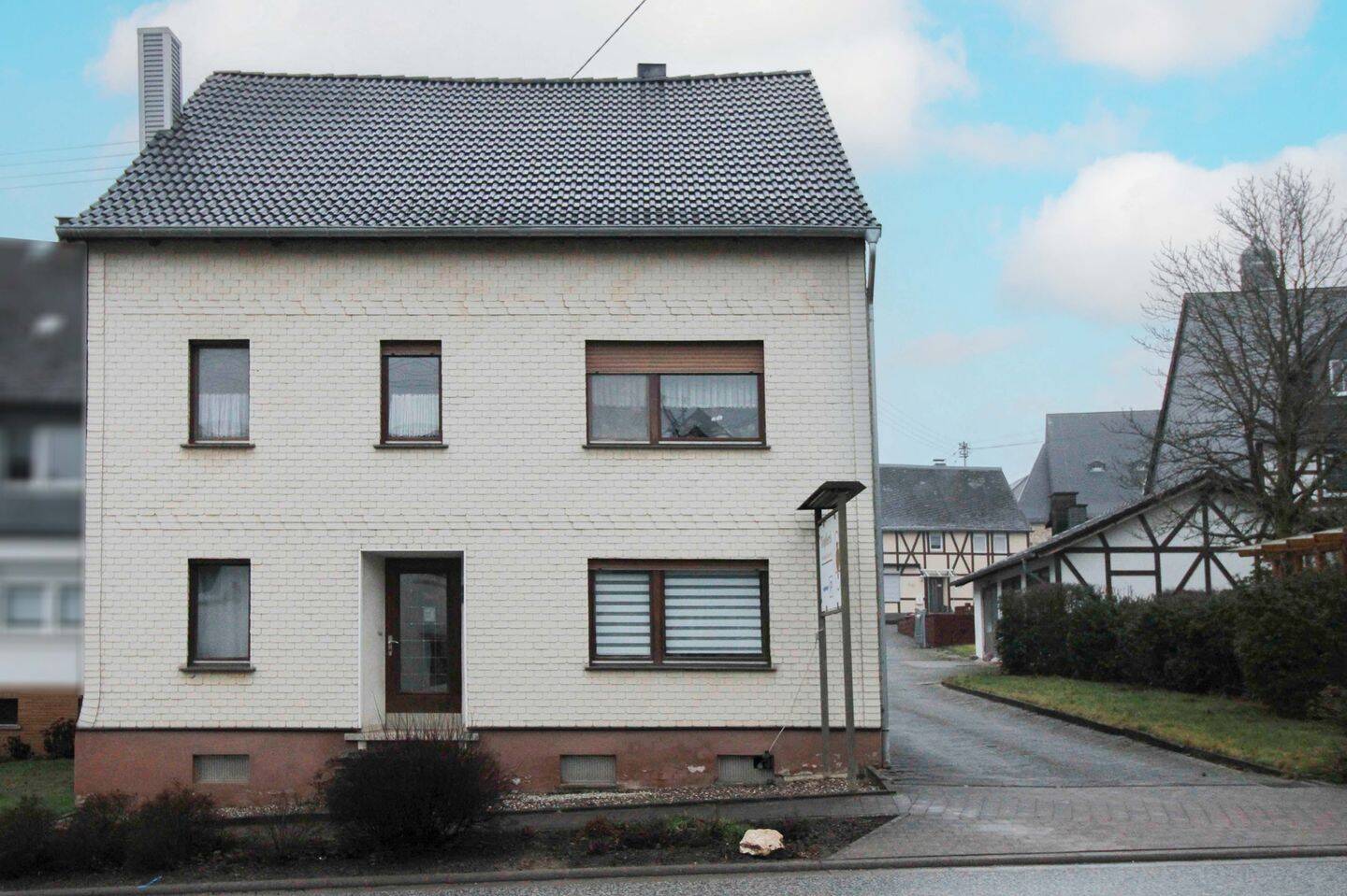 7-Zi.-Zuhause mit großem Garten inkl. zwei kleiner Nebengebäude – Dickenschied – Vorschaubild 2