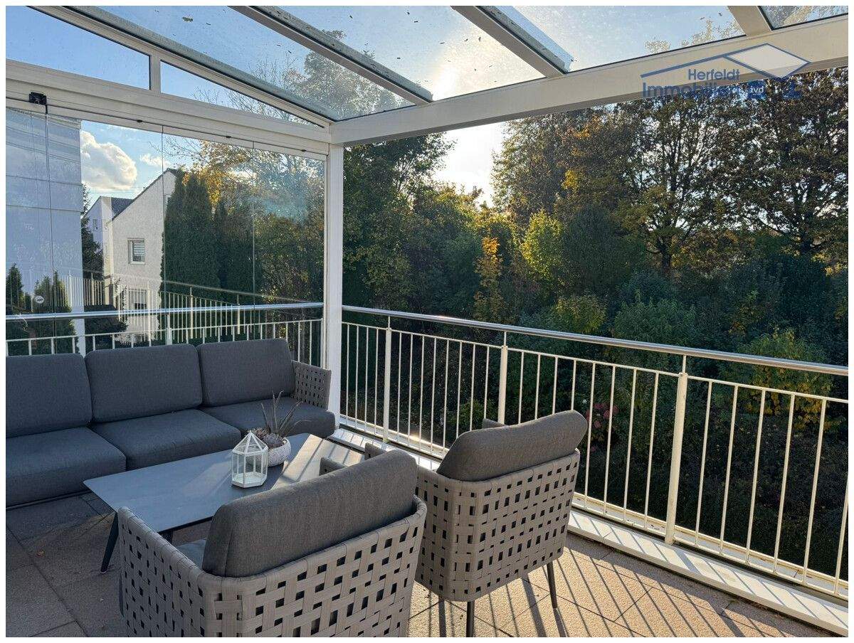 Exklusive 3-Zimmer-Dachterrassenwohnung für gehobene Ansprüche in Villenensemble