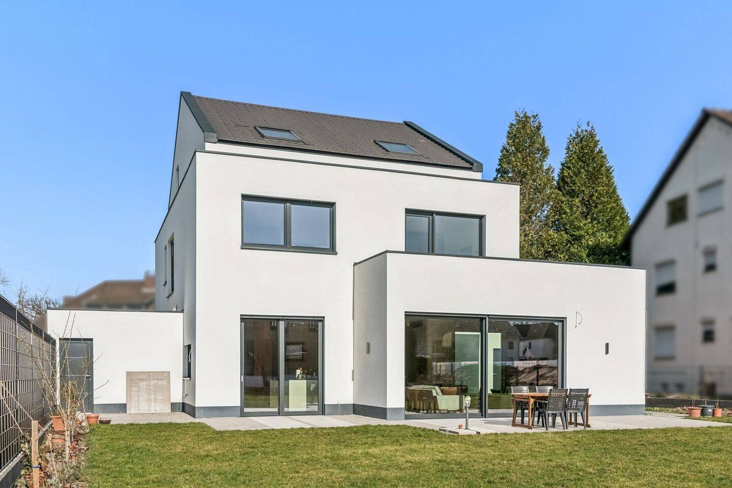 Einziehen und wohlfühlen: Modernes Einfamilienhaus mit hochwertiger Ausstattung und Südterrasse – Bonn – Bild 1 von 7