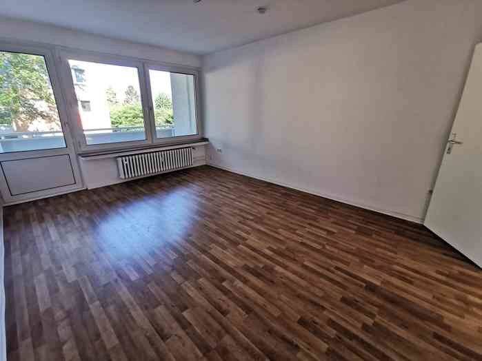 Top 3-Zi.-Whg. mit Balkon in modernisiertem Mietshaus