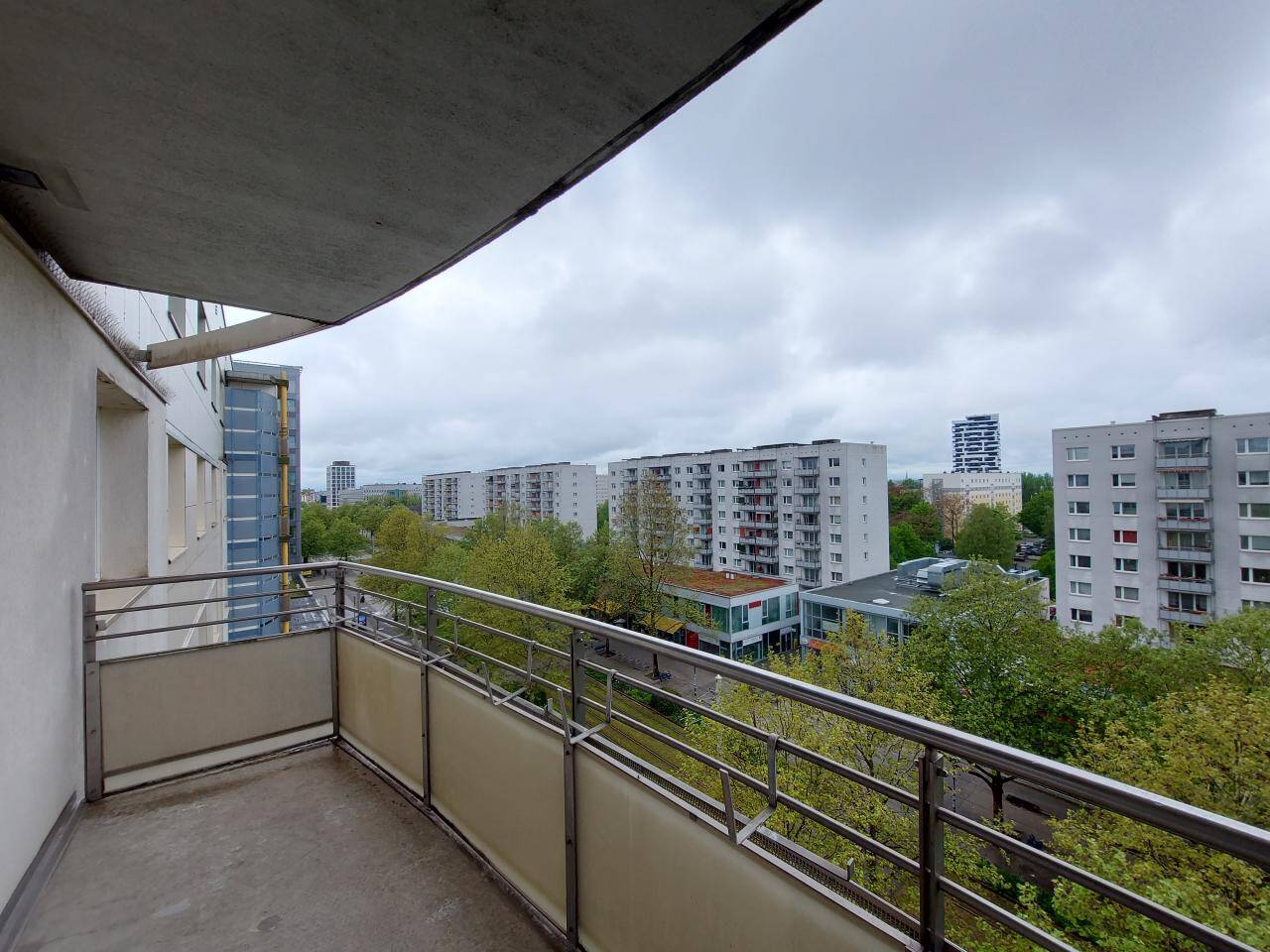 *Sanierte Wohnung mit Balkon gesucht?* – Magdeburg – Vorschaubild 3