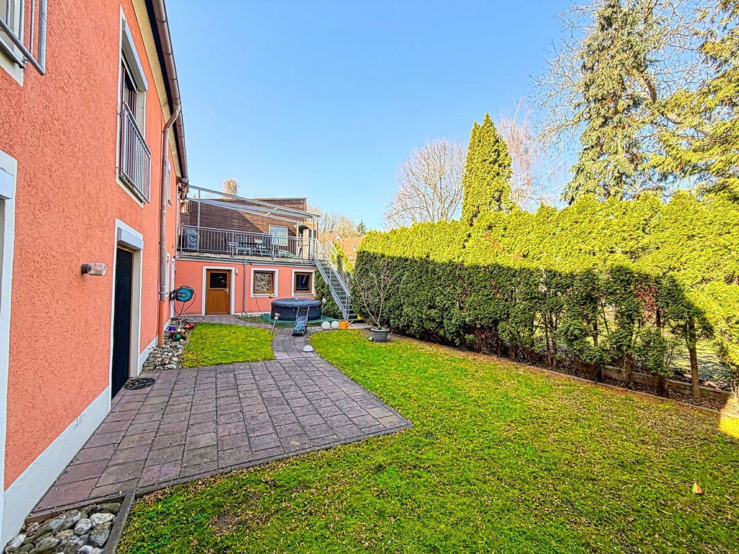 Besonderes 3-Parteien-Haus: Große Wohnung mit Garten + 2 flexible Einheiten, nahe Stadtamhof & Regen – Regensburg – Vorschaubild 4