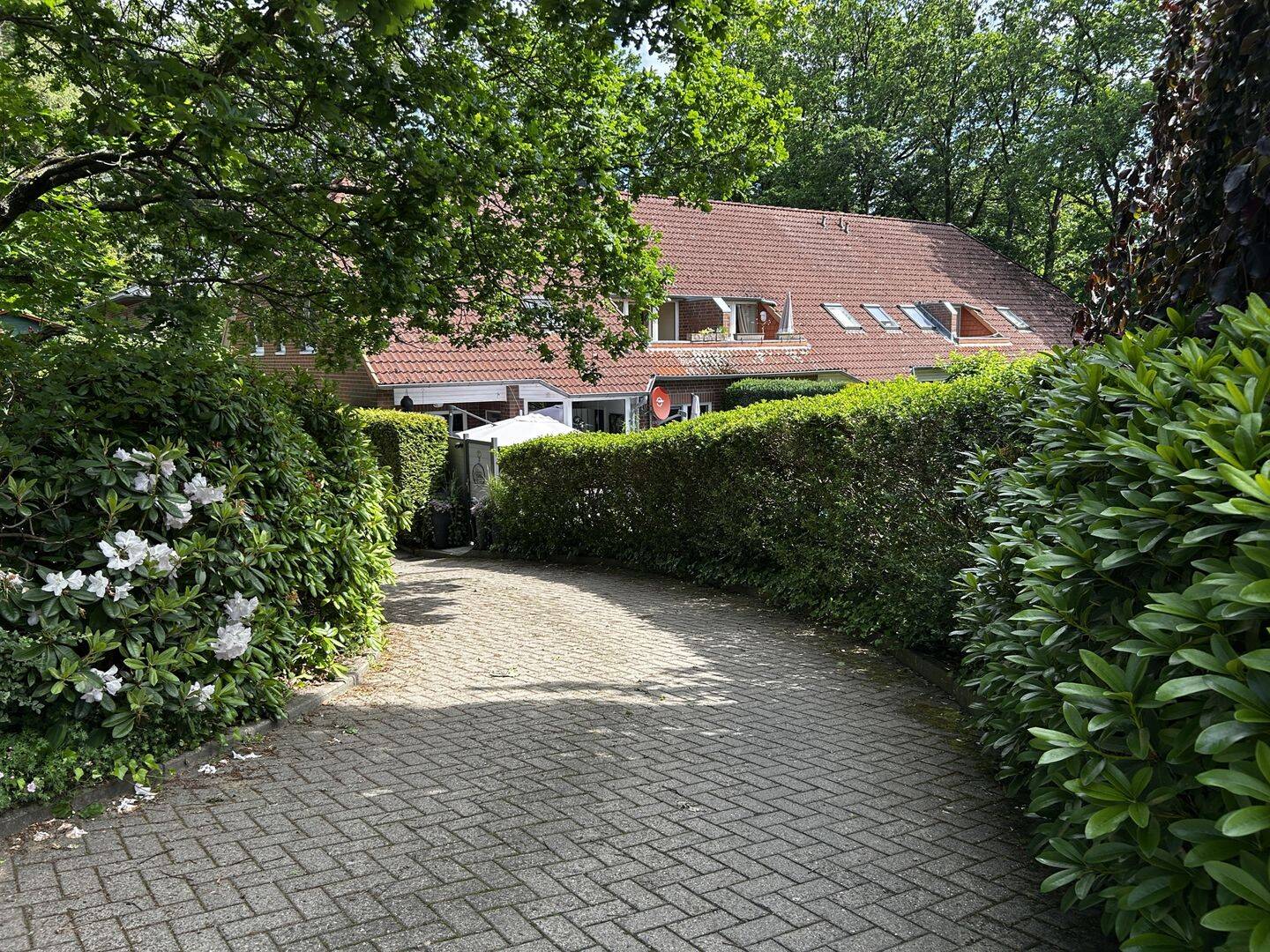 Attraktives Renditeobjekt in Bispingen: Gepflegtes Mehrfamilienhaus mit sechs Wohneinheiten – Bispingen – Bild 1 von 9