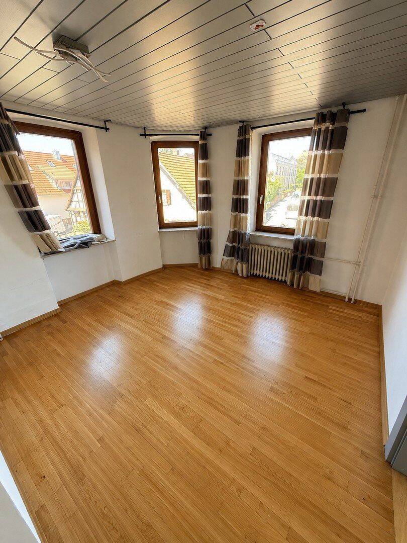 Große 2,5 Zimmer Wohnung mit riesigem Wohnzimmer