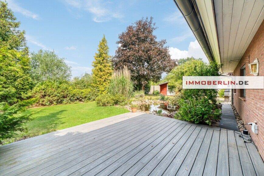 IMMOBERLIN.DE - Adrettes Haus mit Südwestgarten & Doppelgarage in ländlicher Lage – Altlandsberg – Vorschaubild 2