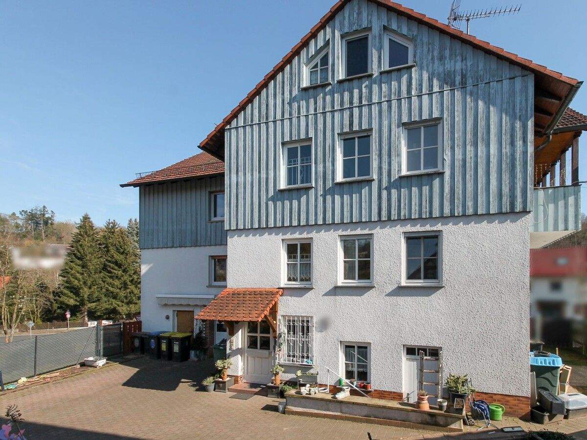 Modernisiertes Zweifamilienhaus mit Ausbaupotenzial in Buchenau – Eiterfeld – Bild 1 von 7