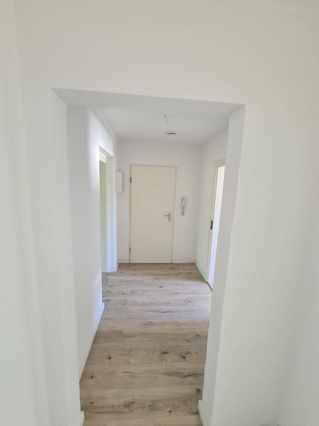3- Zimmer mit Balkon WG geeignet und EBK :) in zentraler Lage von Chemnitz – Chemnitz – Vorschaubild 3
