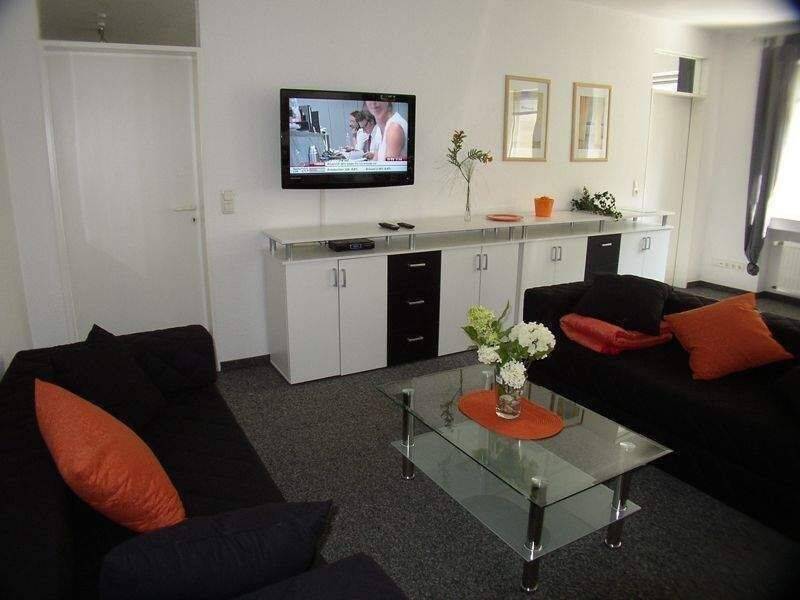 schicke, helle möblierte Appartements für eine oder mehrere Personen – Mönchengladbach – Vorschaubild 3