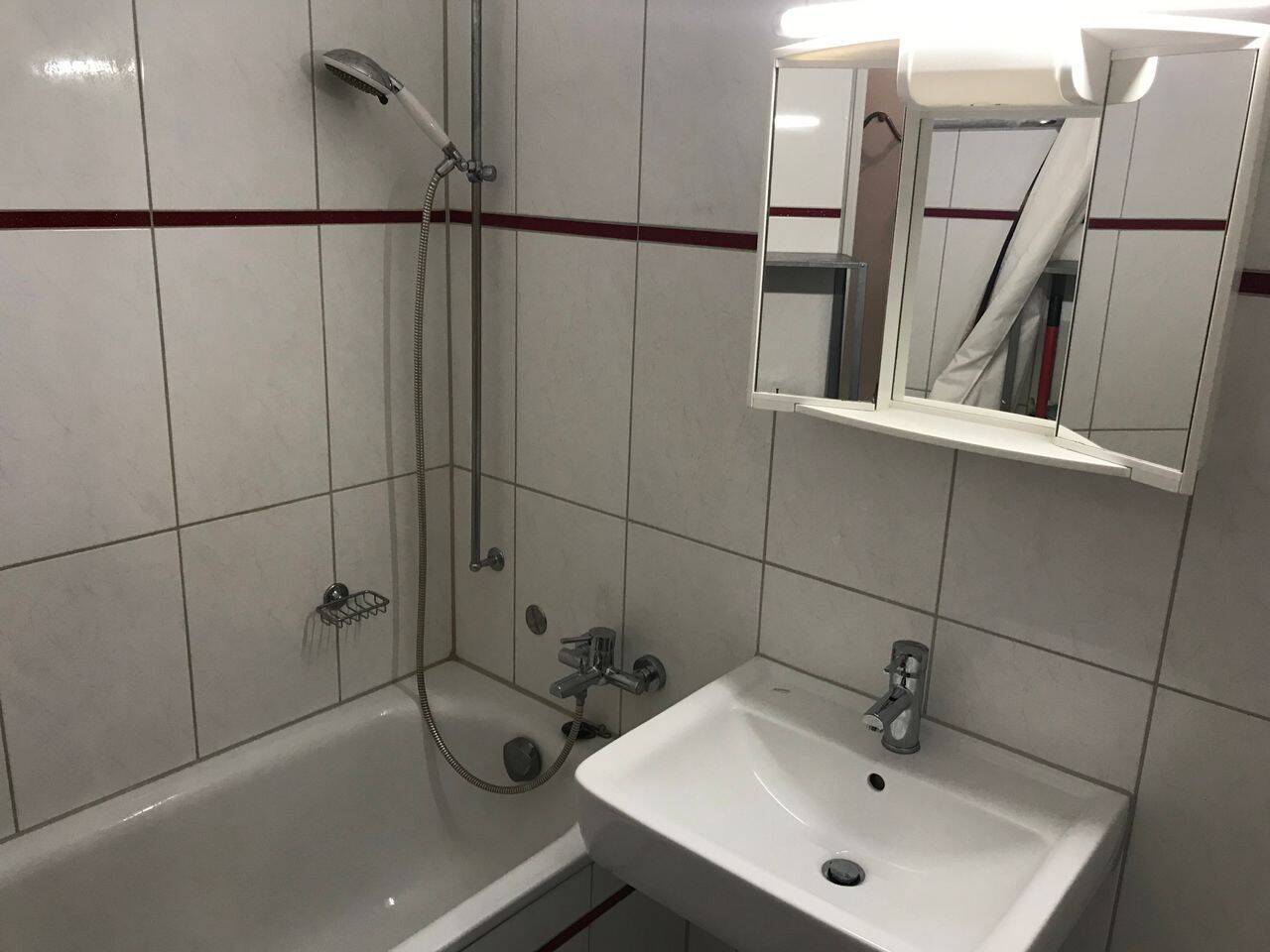 Möbliertes 1-Zimmer-Apartment mit Balkon in München-Schwabing — ab 15.08.2026 – München – Vorschaubild 5