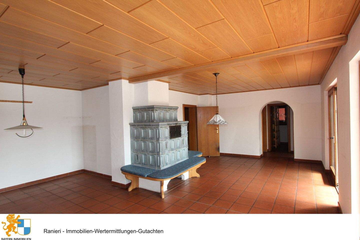 Großes Wohnhaus mit Doppelgarage und viel Potenzial in Neumarkt-Woffenbach – Neumarkt in der Oberpfalz – Vorschaubild 9