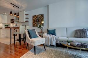 Alt-Schwabing: Hochwertige 2-Zimmer Wohnung mit Balkon und Wintergarten – 80802 München – Vorschaubild 2