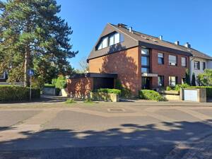 Sehr gepflegtes Dreifamilienhaus/Mehrgenerationenhaus mit großem Wintergarten und traumhaftem Garten