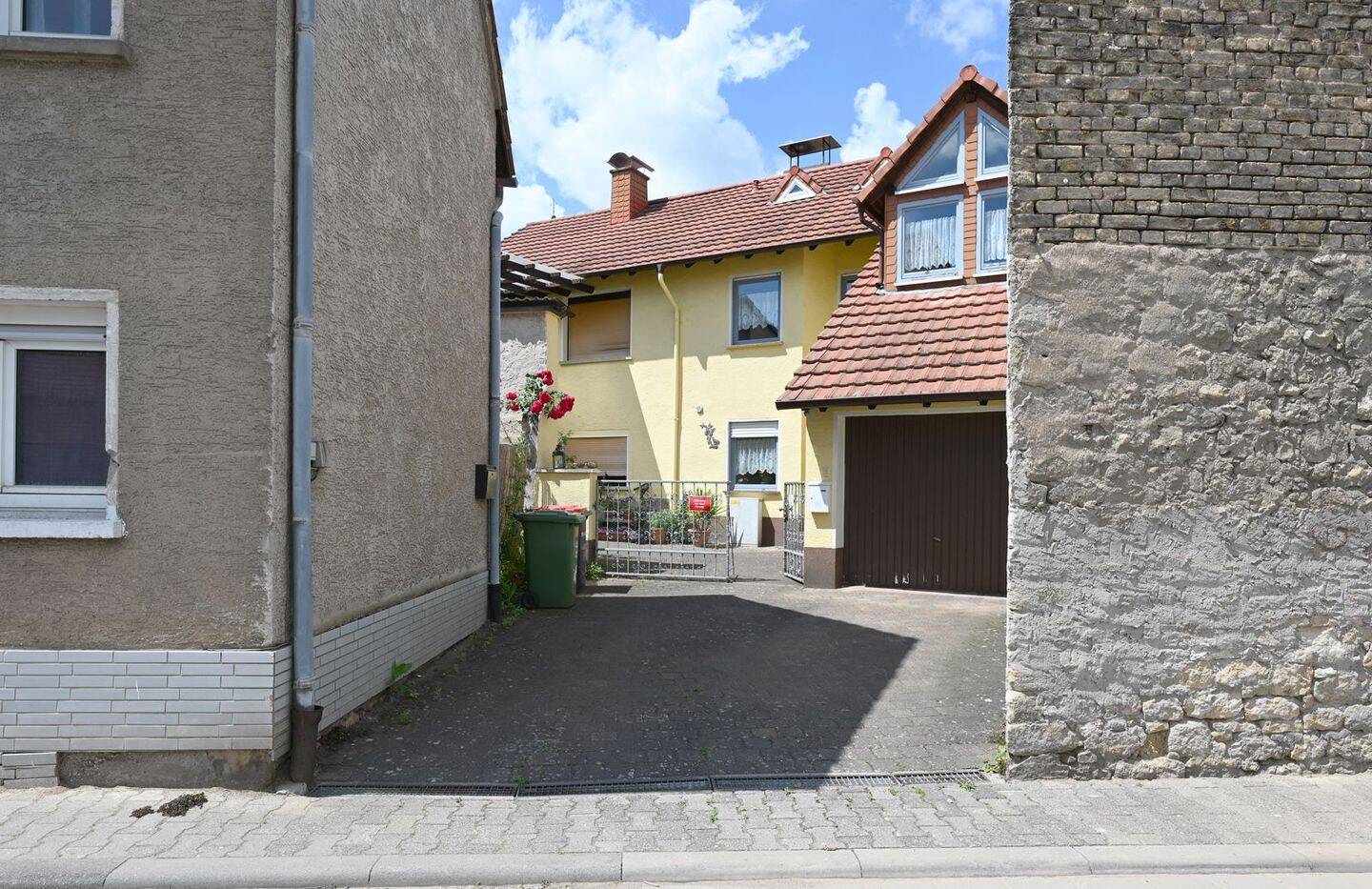 PROVISIONSFREI Ist doch toll: Ein Haus zum Selbstbezug und eins als Kapitalanlage