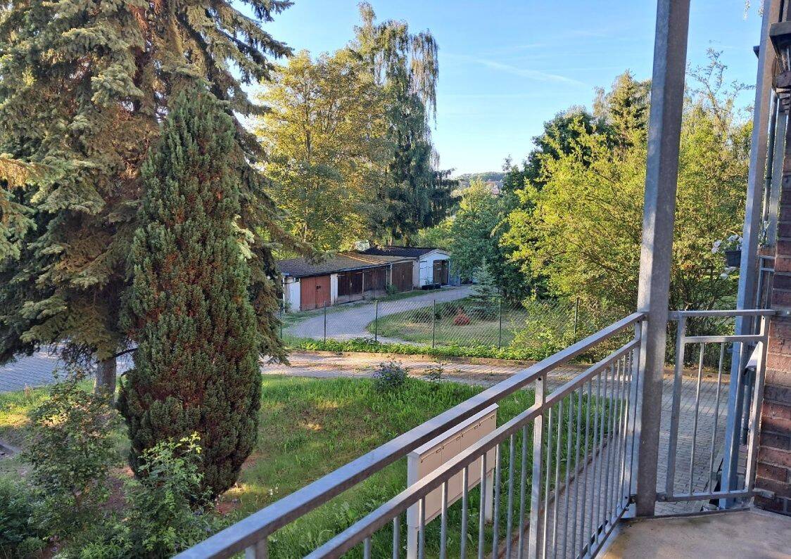 * Singlewohnung * Balkon * EINBAUKÜCHE * Badezimmer * Stellplatz * FREI – Chemnitz – Vorschaubild 2