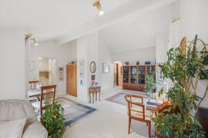 Ruhig gelegene 2-Zimmer-Dachgeschosswohnung mit hervorragender Anbindung – 81827 München – Vorschaubild 2