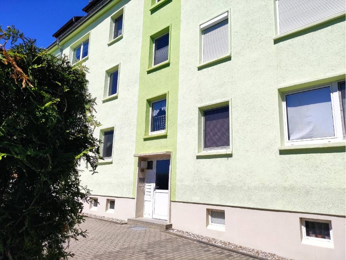 Günstiger geht nicht - 3 Zimmer inklusive Stellplatz auf dem Land