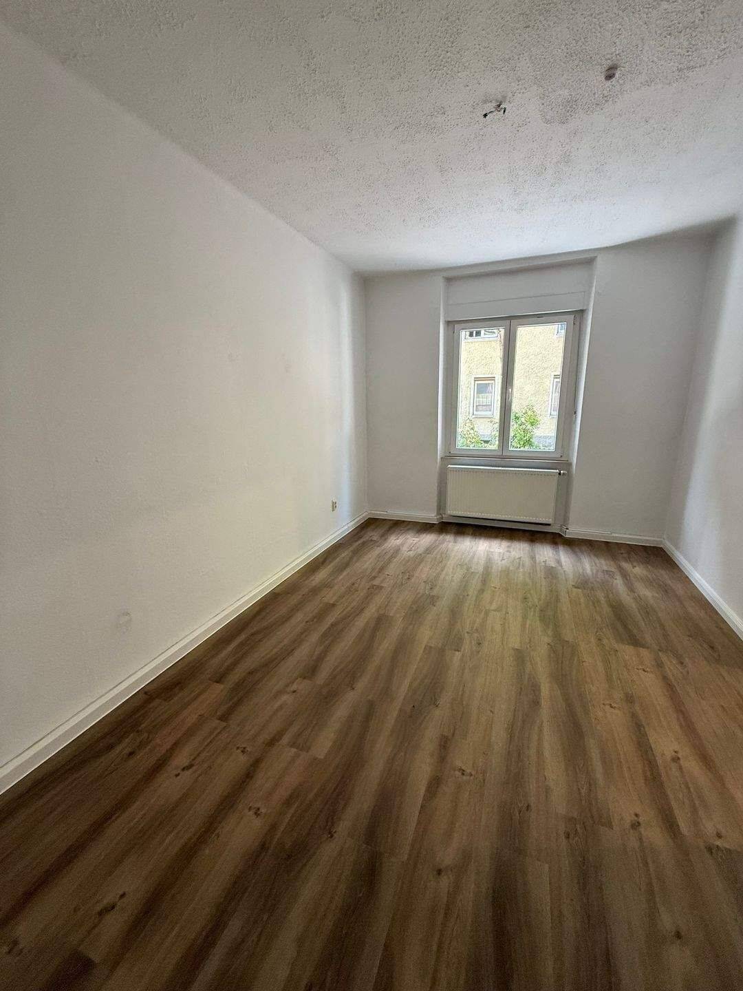 Perfekt als WG: schöne, renovierte 3-Zimmer-Wohnung in zentraler Lage! – Nürnberg – Vorschaubild 3