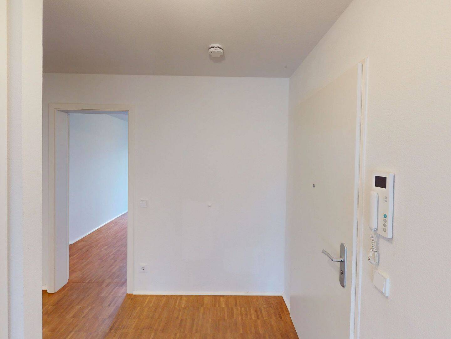Praktisch geschnittene 3-Zimmer-Wohnung mit Terrasse und Garten – Düsseldorf – Vorschaubild 2