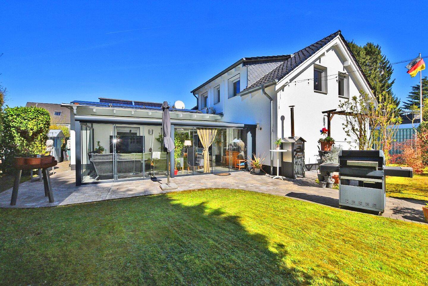 Kernsaniert und modern! Freistehendes Einfamilienhaus
