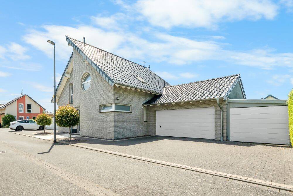 Tolles freistehendes Einfamilienhaus mit Doppelgarage, Wintergarten, Garten usw. in Inden / Altdorf – Inden – Vorschaubild 3