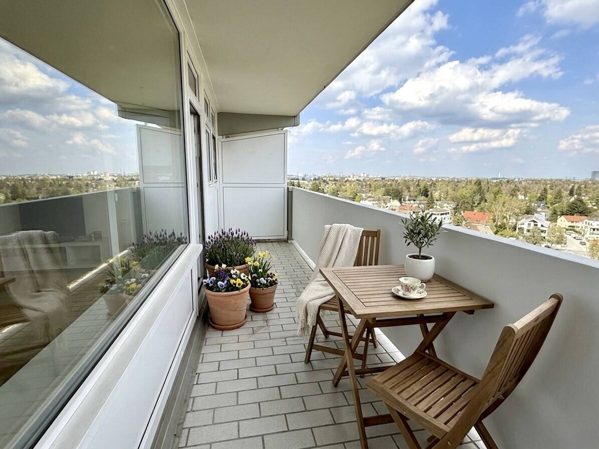 Renoviert & flexibel nutzbar - Apartment mit Panoramablick, großem Balkon und TG-Stellplatz – München – Vorschaubild 4