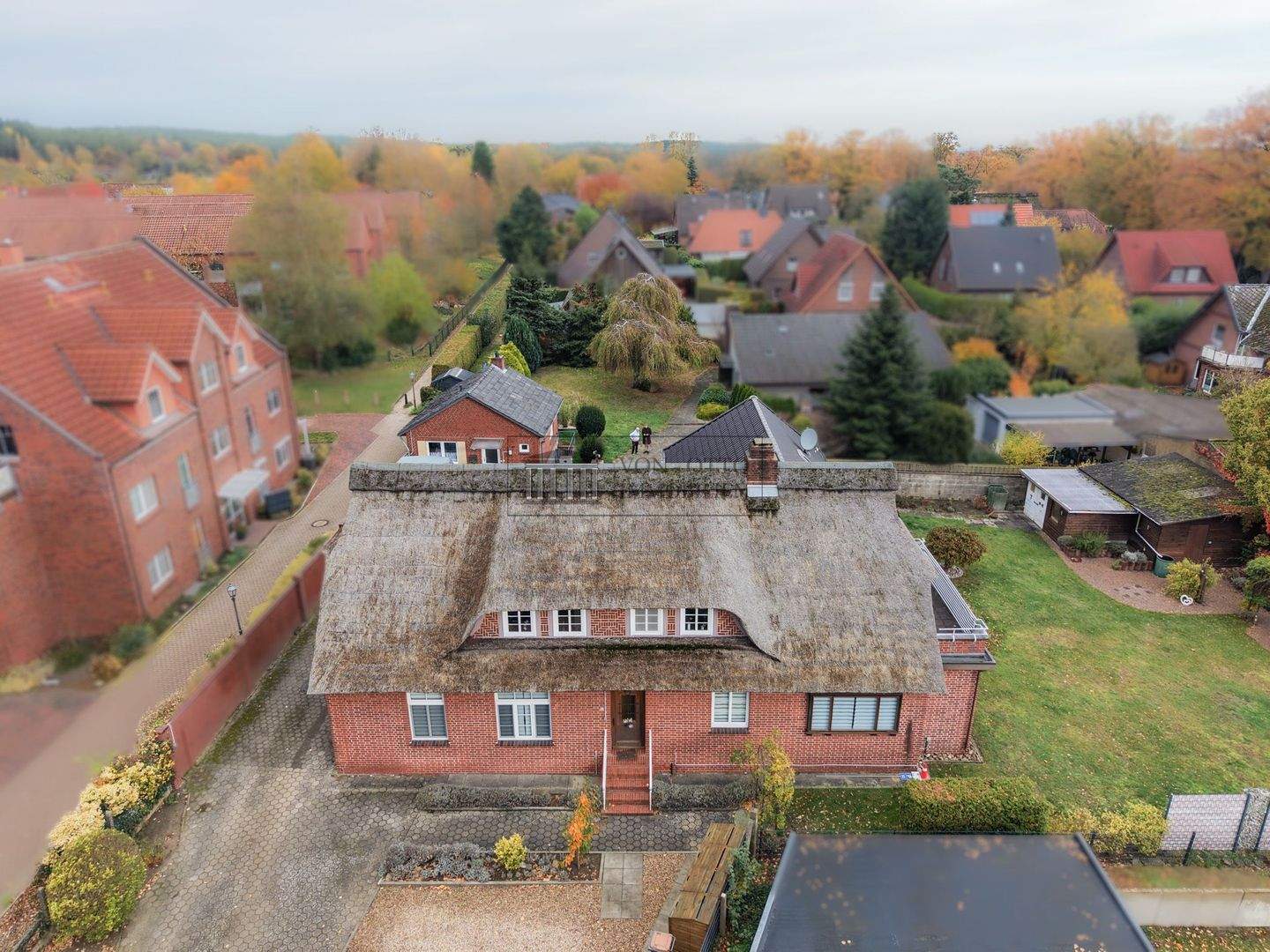 Charmantes Fachwerk-Mehrfamilienhaus mit 4 Wohneinheiten im Herzen von Salzhausen – Salzhausen – Bild 1 von 9