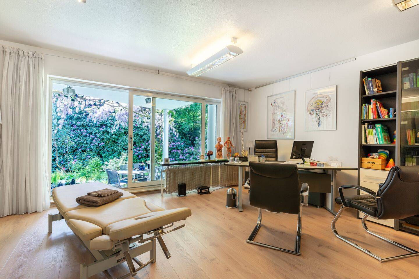 Wohn-u. Geschäftshaus ca. 460 m² Fläche | Eigentümerwohnung |3 Praxen| 6 Carports| 3 Stellplätze – Gütersloh – Vorschaubild 9