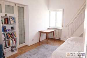 Beste Wohnlage am Rennplatz : Galeriewohnung mit Balkon inkl. TG-Stellplatz