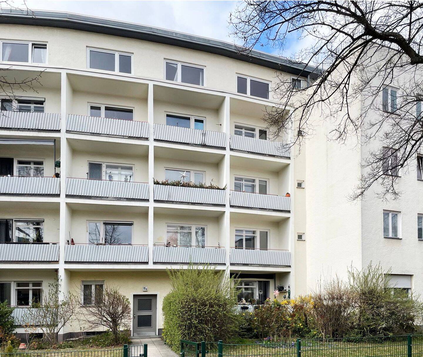 Bezugsfreie 1-Zimmer-Wohnung mit Balkon in gefragter Wohnlage! – Berlin – Bild 1 von 9