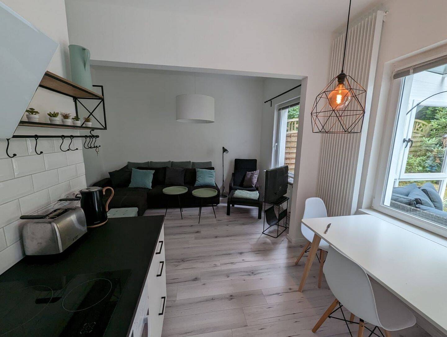 Wonderful furnished Flat with Pateo, Garden and Sauna - Wunderschöne zweieinhalb Zimmerwohnung mit eigenem Garten, Wintergarten, Sauna – Hamburg – Vorschaubild 7