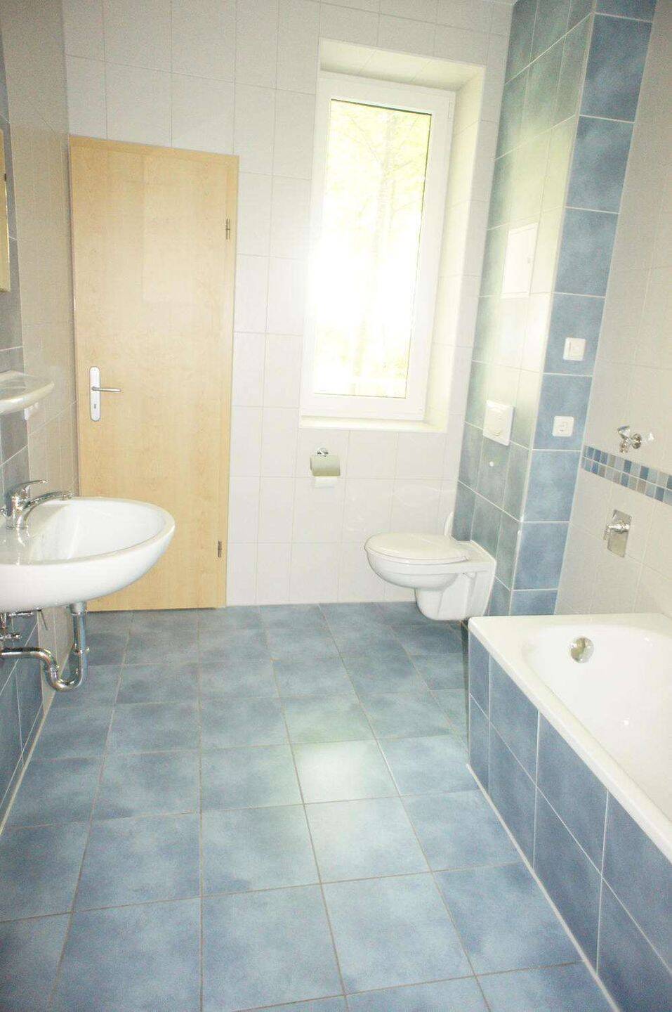 Frei ab 1.9.26 - Offene Küche - Bad mit Fenster - Schlafen zum Innenhof !