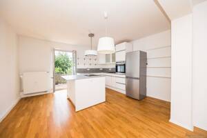 Großzügige 3-Zimmer-Altbauwohnung mit Wohnküche, viel Licht & sonnigem Süd-Ost-/Westbalkon - ideal für WGs. – 80993 München – Vorschaubild 7