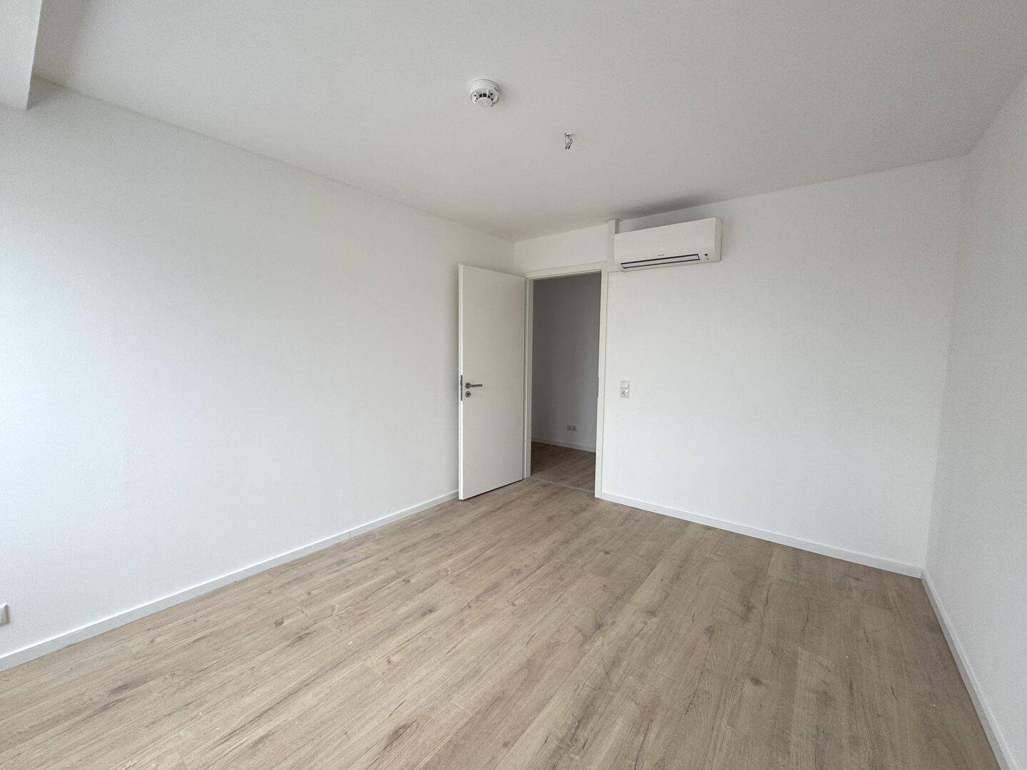 Großzügige Altbauwohnung mit Klimaanlage & Fußbodenheizung – Magdeburg – Vorschaubild 6