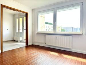 Sonne genießen. Schatten per Knopfdruck. – Moderne Wohnung mit Loggia und schönem Parkblick! – 23570 Lübeck – Vorschaubild 9