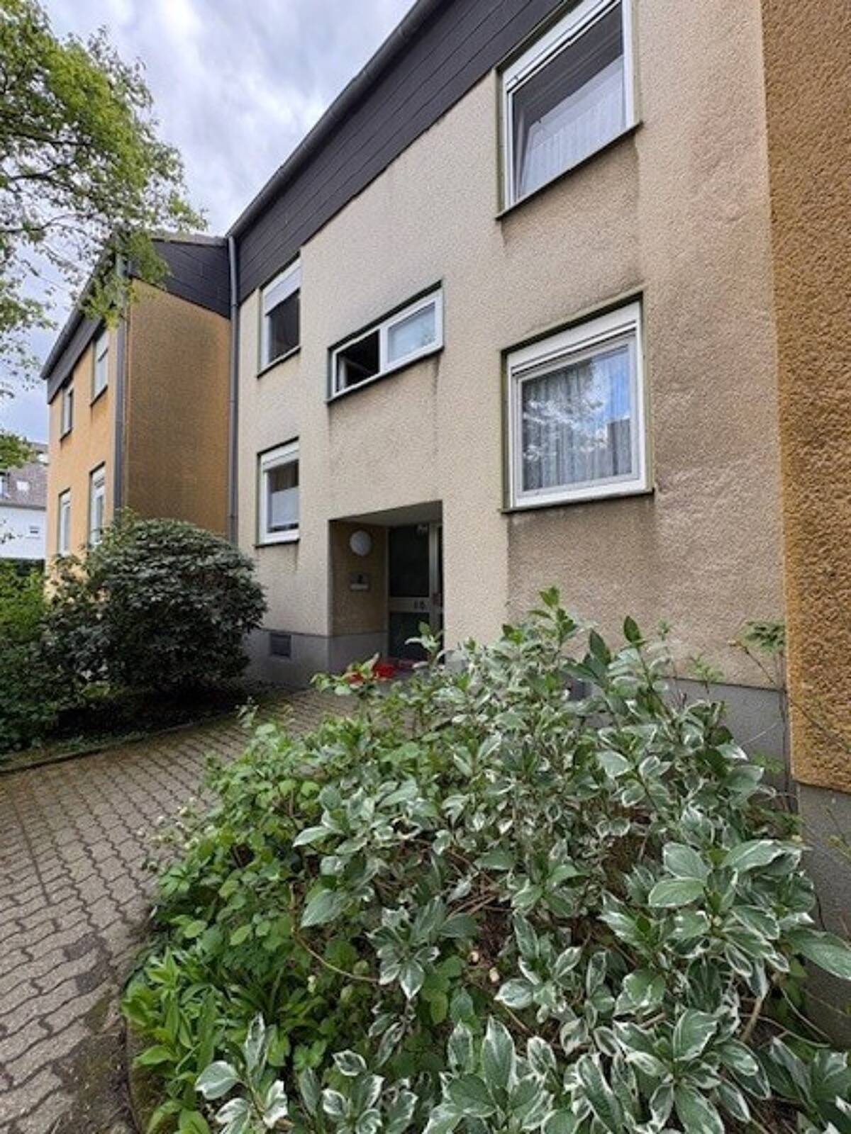 Ideal für zwei Senioren mit WBS - Helle 2,5-Zimmer-Wohnung mit Südbalkon – 45327 Essen – Bild 1 von 7