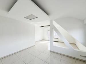 Helle und großzügige 3,5-Zimmer Maisonettewohnung mit EBK und Balkon! – 70327 Stuttgart – Vorschaubild 3