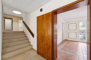 Exklusives Refugium: großzügiger Splitlevel-Bungalow mit Potenzial zur Neugestaltung – 81735 München – Vorschaubild 3