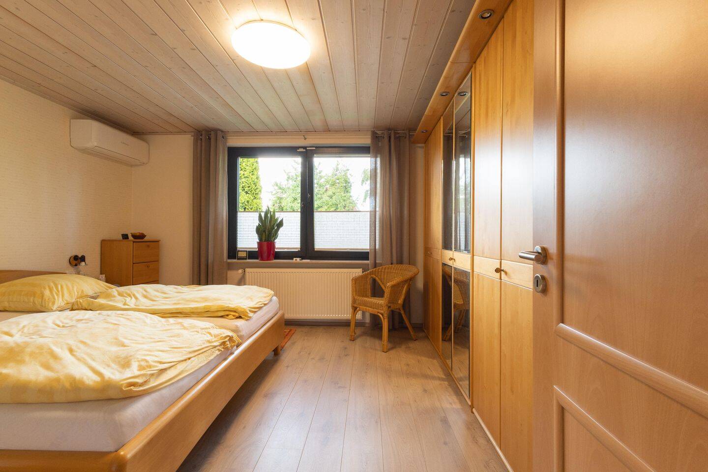 Modernisierter Wohlfühl-Bungalow mit Traumgarten, Pool und PV-Anlage – Lengede – Vorschaubild 5