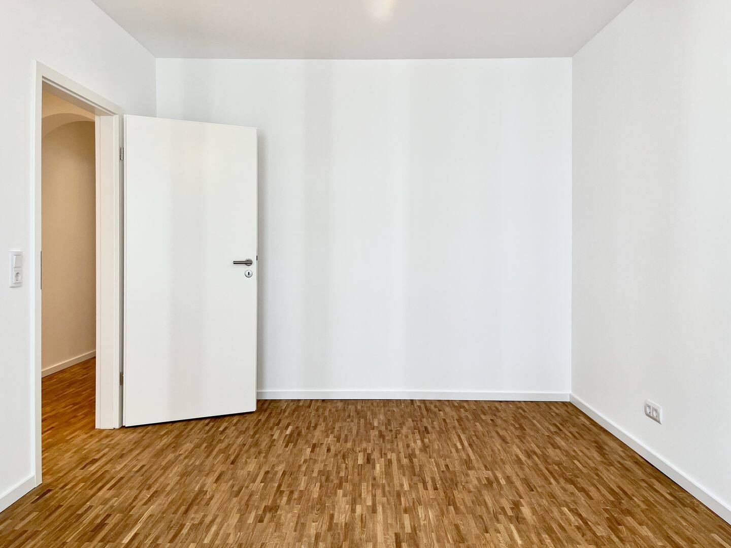 Hochwertig sanierte Single-/Pendler-Wohnung mit Balkon und Einbauküche in der Innenstadt – Düsseldorf – Vorschaubild 6