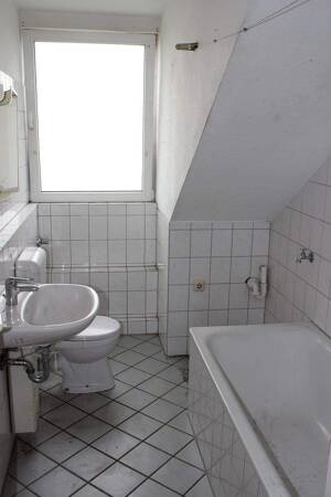 DUISBURG RHEINHAUSEN FRIEMERSHEIM WUNDERSCHÖNE 3 ZKB DACHGESCHOSS-WOHNUNG IN RUHIGER LAGE – 47229 Duisburg – Vorschaubild 4
