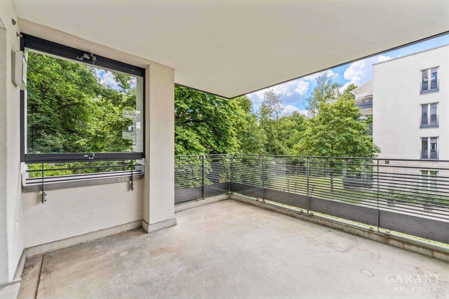 Moderne 4 Zimmer-Wohnung mit Süd/West-Loggia direkt am Park – München – Vorschaubild 5